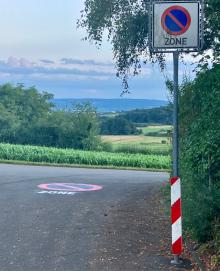 Doppelte Beschilderung und Verunstaltung unserer Straße 