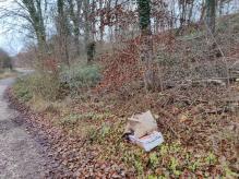 Verpackungsmüll im Wald